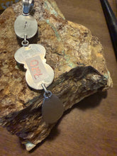Load image into Gallery viewer, Navajo sterling silver purple spiny oyster pendant