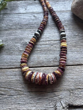 Load image into Gallery viewer, Sterling Silver Graduated Purple Spiny Oyster W Pearls Saucer Bead Necklace. 18”