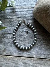 Load image into Gallery viewer, 7mm 7 Inch 925 Sterling Silver Oxidized Pearls Bead Bracelet Southwestern