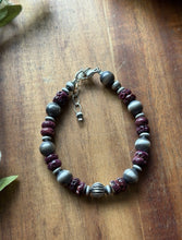 Load image into Gallery viewer, Purple Spiny Oyster 7 Inch Sterling Silver Pearls Bead Bracelet