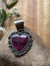 Load image into Gallery viewer, Native American Navajo Sterling Silver Purple Spiny Oyster Heart Pendant CY