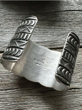 Load image into Gallery viewer, Andy Cadman Sterling Silver Purple Orange Spiny Oyster Cuff Bracelet. Navajo