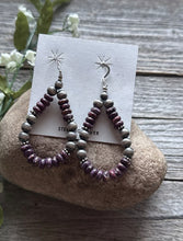 Load image into Gallery viewer, Sterling Silver Purple Spiny Oyster W Pearls Bead Loop Earrings.