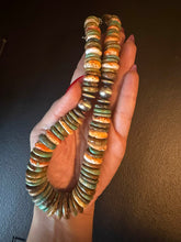 Load image into Gallery viewer, Sterling silver graduated green turquoise spiny oyster necklace