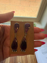 Load image into Gallery viewer, Navajo sterling silver purple spiny oyster earrings