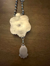 Load image into Gallery viewer, Navajo sterling silver pink conch cluster pendant necklace