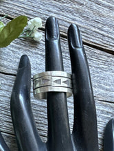 Load image into Gallery viewer, Mens Navajo 925 Sterling Silver Stamped Band Ring. Size 13.5 Handmade. RE