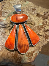 Load image into Gallery viewer, Navajo sterling silver orange spiny oyster pendant