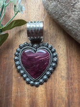 Load image into Gallery viewer, Native American Navajo Sterling Silver Purple Spiny Oyster Heart Pendant CY
