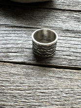 Load image into Gallery viewer, Sunshine Reeves 925 Sterling Silver Stamped Band Ring. Navajo Size 10.5 Handmade