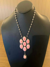Load image into Gallery viewer, Navajo sterling silver pink conch cluster pendant necklace