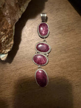 Load image into Gallery viewer, Navajo sterling silver purple spiny oyster pendant