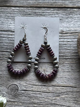 Load image into Gallery viewer, Sterling Silver Purple Spiny Oyster W Pearls Bead Loop Earrings.