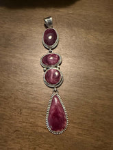 Load image into Gallery viewer, Navajo sterling silver purple spiny oyster pendant