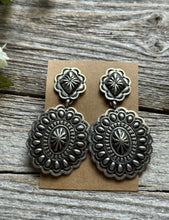 Load image into Gallery viewer, Navajo Native American Sterling Silver Stamped Handmade Earrings T O White