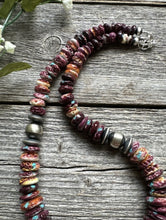 Load image into Gallery viewer, Sterling Silver Graduated Purple Spiny Oyster with Pearls Bead Necklace. 18 inch