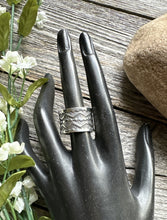 Load image into Gallery viewer, Sunshine Reeves 925 Sterling Silver Stamped Band Ring. Navajo Size 7.5 Handmade