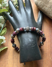 Load image into Gallery viewer, Purple Spiny Oyster 7 Inch Sterling Silver Pearls Bead Bracelet