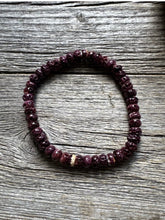 Load image into Gallery viewer, Purple Spiny Oyster Shell 7 Inch Stretch Bead Bracelet Gift