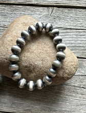 Load image into Gallery viewer, 10mm 7 Inch Stretch Sterling Silver Oxidized Pearls Bead Bracelet Southwestern