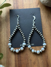 Load image into Gallery viewer, Sterling Silver Freshwater Pearl Pearls Bead Loop Hoop Earrings