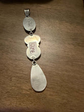 Load image into Gallery viewer, Navajo sterling silver purple spiny oyster pendant