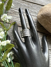 Load image into Gallery viewer, Sunshine Reeves 925 Sterling Silver Stamped Band Ring. Navajo Size 7.5 Handmade