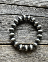 Load image into Gallery viewer, 10mm 7 Inch Stretch Sterling Silver Oxidized Pearls Bead Bracelet Southwestern