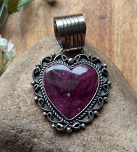 Load image into Gallery viewer, Native American Navajo Sterling Silver Purple Spiny Oyster Heart Pendant CY
