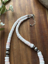 Load image into Gallery viewer, Southwestern Sterling Silver Graduated Pink Conch Bead Necklace. 18 Inch. Gift