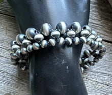 Load image into Gallery viewer, Sterling Silver 5mm 6mm 8mm Pearls Bead Bracelet. 7 Inch