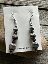 Load image into Gallery viewer, Southwestern SterlingSilver Purple Spiny  Oyster Corrugated Pearls Bead Earrings