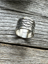 Load image into Gallery viewer, Sunshine Reeves 925 Sterling Silver Stamped Band Ring. Navajo Size 10.5 Handmade