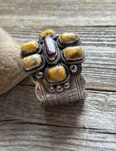 Load image into Gallery viewer, Navajo Sterling Silver Bumblebee Jasper Purple Spiny Oyster Cuff Bracelet. KY