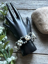 Load image into Gallery viewer, Floral Sterling Silver Freshwater Pearls Bead Bracelet. 7 Inch