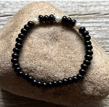 Load image into Gallery viewer, Black Onyx Freshwater Pearl 6.5 Inch Stretch Elastic Stretchy Bead Bracelet Gift
