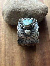 Load image into Gallery viewer, Navajo Sterling Silver Purple Spiny Oyster Turquoise Cluster Cuff Bracelet RY