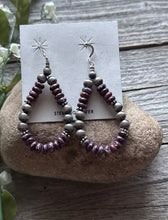 Load image into Gallery viewer, Sterling Silver Purple Spiny Oyster W Pearls Bead Loop Earrings.