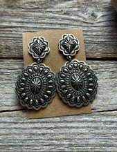 Load image into Gallery viewer, Navajo Native American Sterling Silver Stamped Handmade Earrings T O White