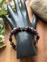 Load image into Gallery viewer, Purple Spiny Oyster 7 Inch Sterling Silver Pearls Bead Bracelet