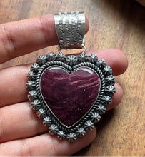 Load image into Gallery viewer, Native American Navajo Sterling Silver Purple Spiny Oyster Heart Pendant CY