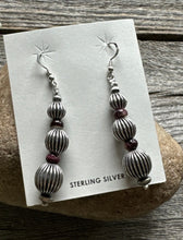 Load image into Gallery viewer, Southwestern SterlingSilver Purple Spiny  Oyster Corrugated Pearls Bead Earrings