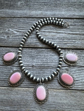 Load image into Gallery viewer, Sunshine Reeves 925 Sterling Silver Pink Conch Pearls Necklace Handmade Navajo