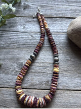 Load image into Gallery viewer, Sterling Silver Graduated Purple Spiny Oyster W Pearls Saucer Bead Necklace. 18”