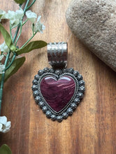 Load image into Gallery viewer, Native American Navajo Sterling Silver Purple Spiny Oyster Heart Pendant CY