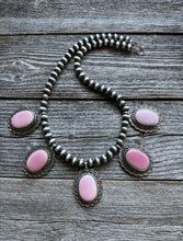 Load image into Gallery viewer, Sunshine Reeves 925 Sterling Silver Pink Conch Pearls Necklace Handmade Navajo