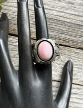 Load image into Gallery viewer, Mens Navajo 925 Sterling Silver Pink Conch Ring. Size 10.5 C Willi