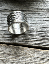 Load image into Gallery viewer, Sunshine Reeves 925 Sterling Silver Stamped Band Ring. Navajo Size 7.5 Handmade
