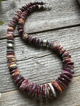 Load image into Gallery viewer, Sterling Silver Graduated Purple Spiny Oyster with Pearls Bead Necklace. 18 inch