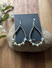 Load image into Gallery viewer, Sterling Silver Freshwater Pearl Pearls Bead Loop Hoop Earrings